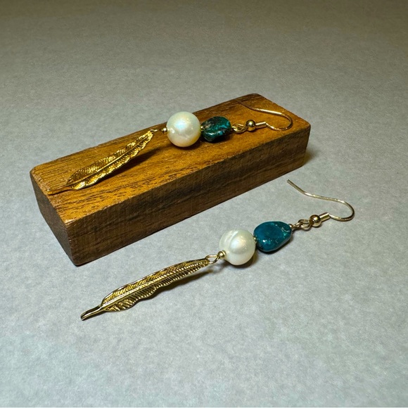 Turquoise & Cultured Pearl feather Fish hook earrings - Picture 1 of 6